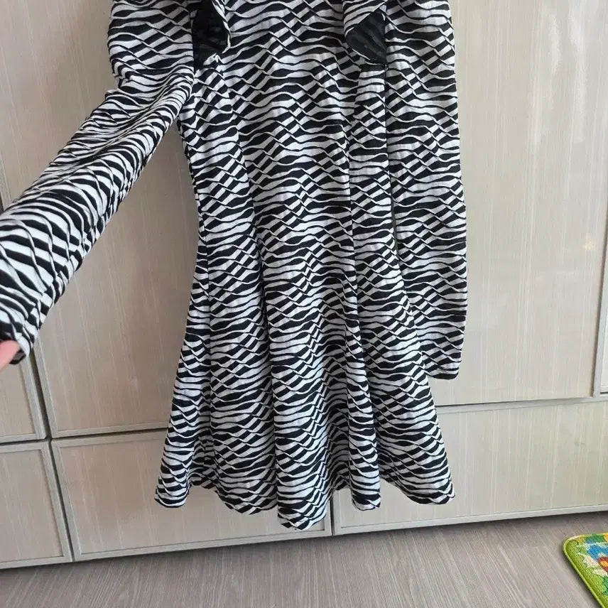 [BUNJANG] Egoist Pattern Frill Dress / 에고이스트 원피스 55