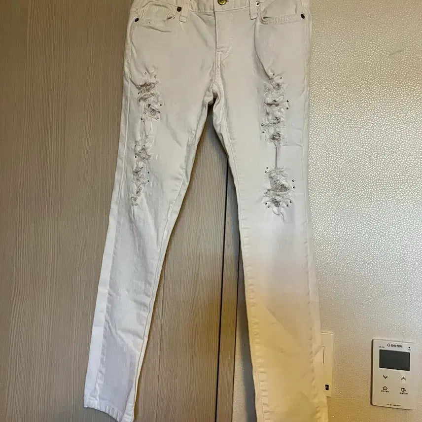 [BUNJANG] COCA BLUE White Damage Denim Pants Size 28 / 28 COCA BLUE 화이트 데미지 팬츠