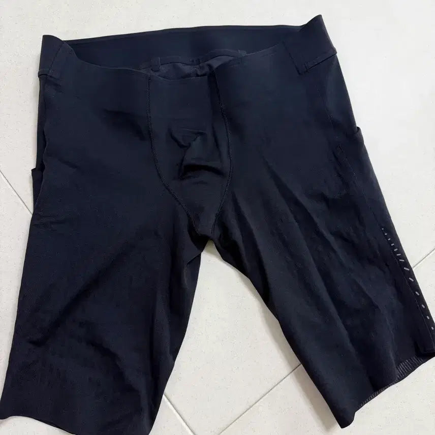[BUNJANG] Lululemon SenseKnit Half Tights - Black (Size L) / 룰루레몬 sense knit 하프타이즈 L