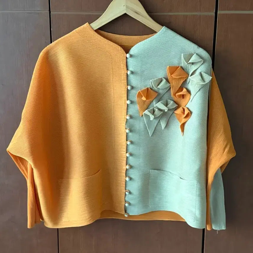 [BUNJANG] Two-Tone Pleated Blouse / 투톤 플리츠 블라우스