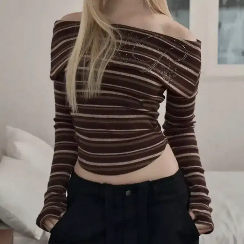 [BUNJANG] Please No Follow Gemma Crystal Off-Shoulder Top / 플리즈노팔로우 젬마 크리스탈 오프숄더