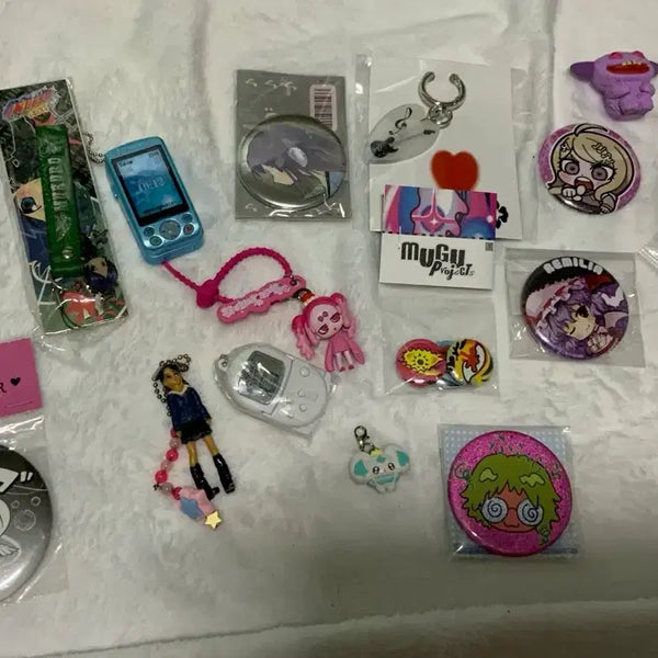 [BUNJANG] Assorted Keyring Gacha Pins / 잡다한 키링 가챠 뱃지 개당