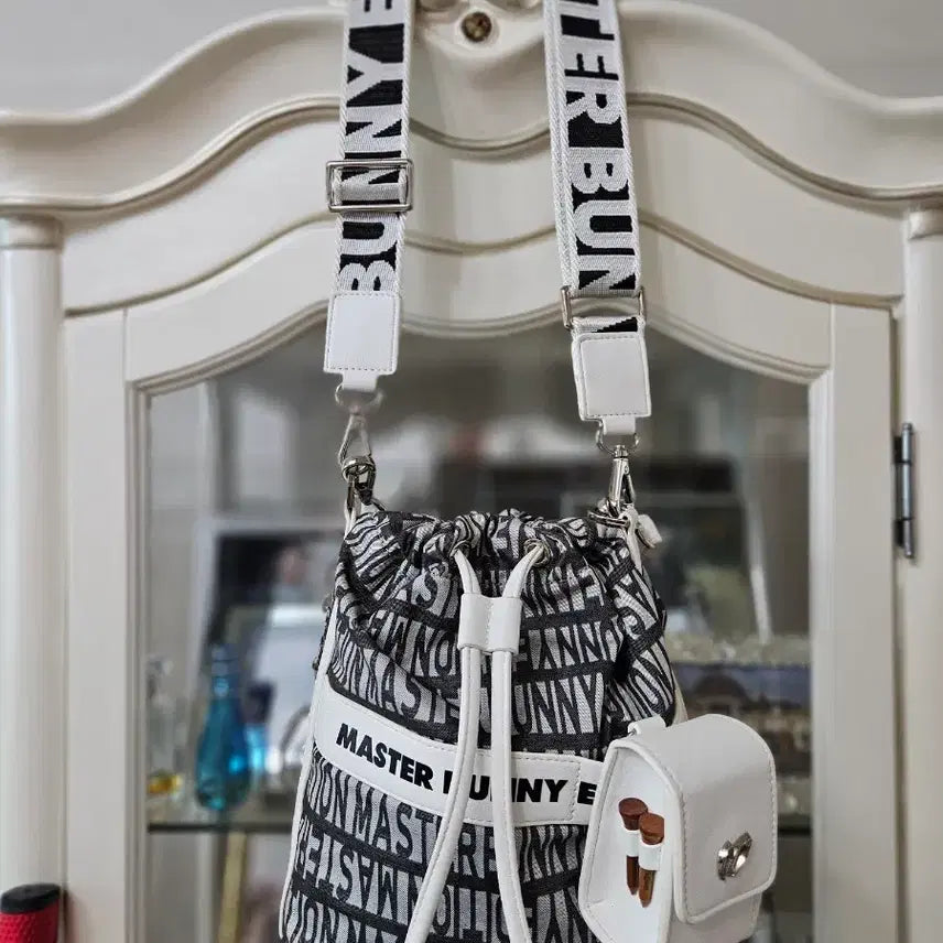 [BUNJANG] Master Bunny Bucket Bag White Authentic / 마스터바니 버킷백 화이트 정품