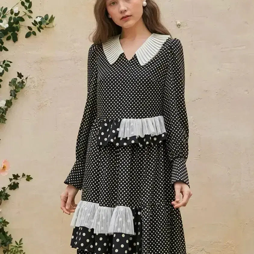 [BUNJANG] DEBB Pleated Polka Dot Maxi Long Dress / 새상품) 뎁 DEBB 플리츠 맥시 도트 롱원피스 캉캉 러플 프릴 빅카라 브이넥 블랙 검정 땡땡이