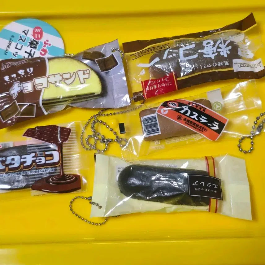 [BUNJANG] Gachapon Chocolate Bread Keychain Bundle Set / 고전빵 초코빵  가챠 키링 5개 일괄