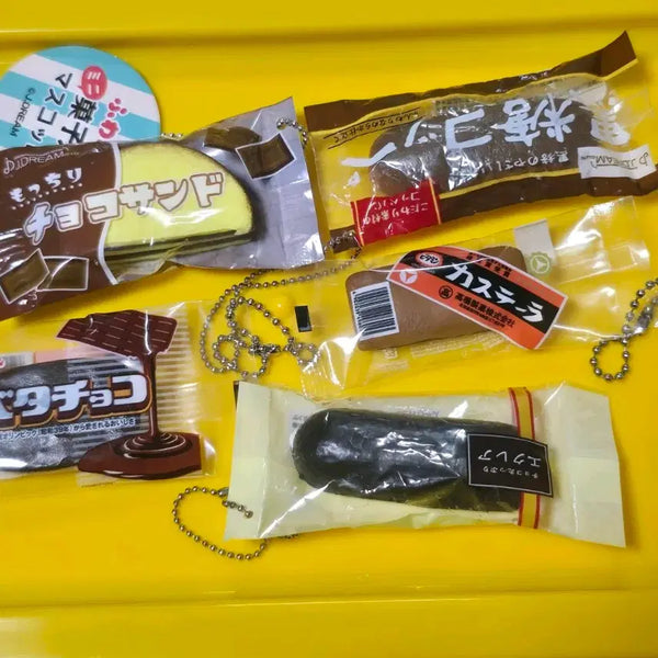 [BUNJANG] Gachapon Chocolate Bread Keychain Bundle Set / 고전빵 초코빵  가챠 키링 5개 일괄