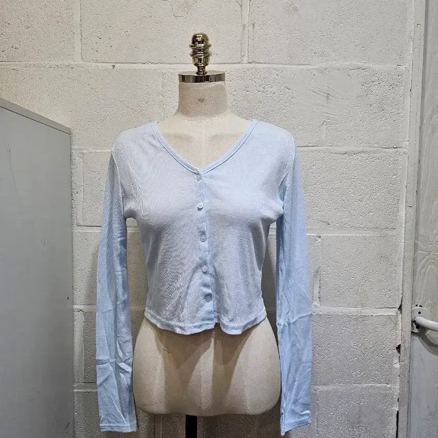 [BUNJANG] Soft Cropped Button Cardigan Long Sleeve - Sky Blue / 부드러운 크롭 단추 가디건 긴팔- 하늘색
