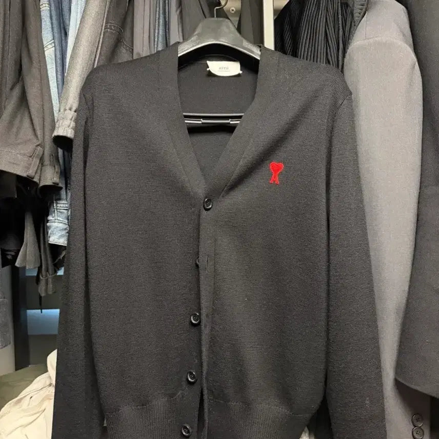 [BUNJANG] AMI Heart Embroidered Cardigan Black / 아미 가디건