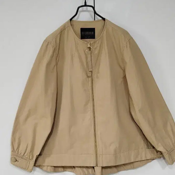 [BUNJANG] Beige A-Line Fit Jumper with Zipper Closure / 88 베이지 도톰앞판 뒷판은 바시락 원단 뒷등 주름 자크여밈 A라인핏 점퍼