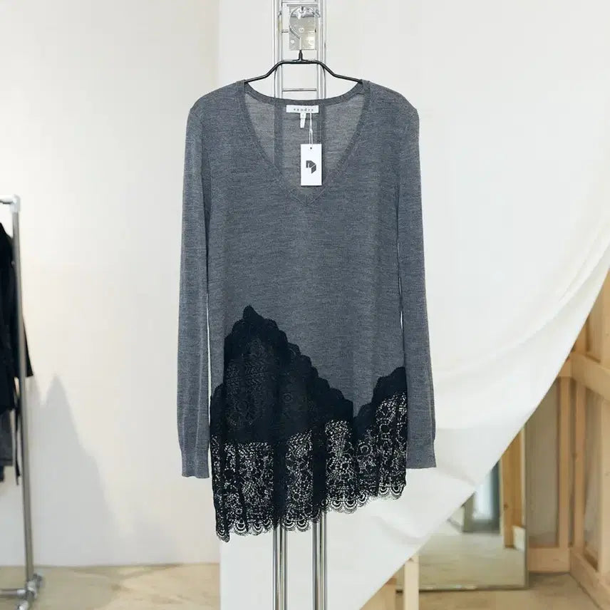 [BUNJANG] Sandro Lace Docking V-neck Sweater / 산드로 레이스 도킹 브이넥 스위터
