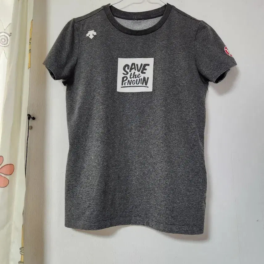 [BUNJANG] Descente Save the Penguin T-shirt Gray / 데상트 세이브더펭귄 반팔티 그레이 85