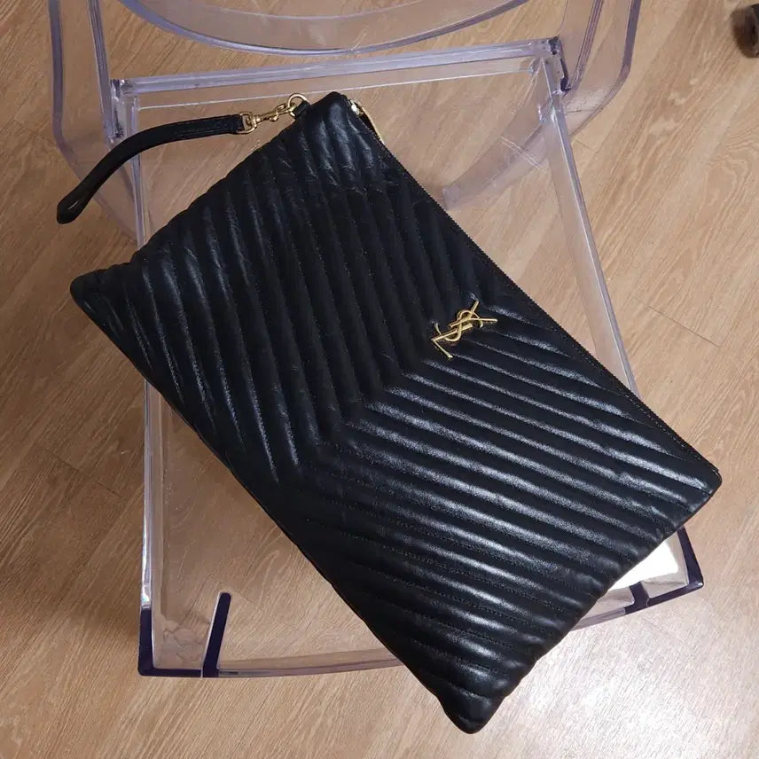[BUNJANG] Yves Saint Laurent Clutch Bag Unisex / 입생로랑 클러치백 공용