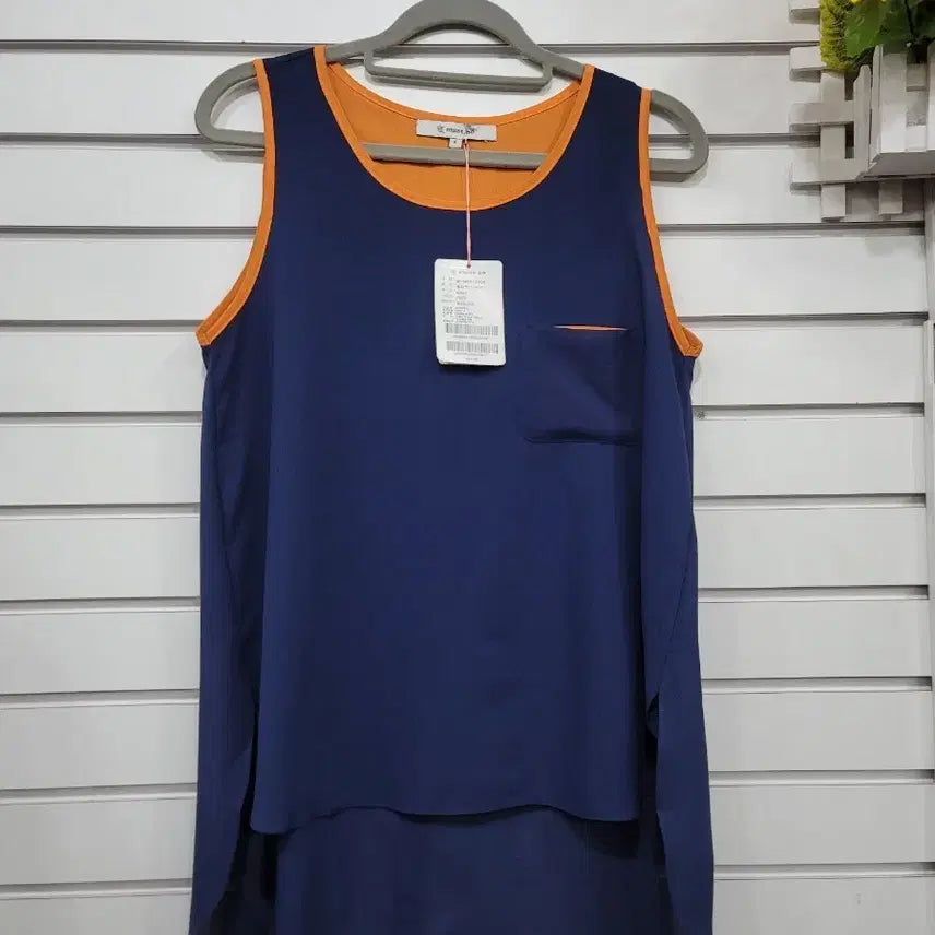 [BUNJANG] Must.B Navy Pocket Sleeveless Top / #여성의류새상품입니다 네이비 색상의 must.b 포켓 민소매 나시