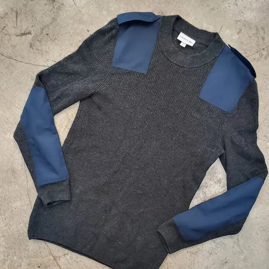 [BUNJANG] Lacoste Round Neck Knit Shoulder Patch Gray / 라코스테 라운드넥 니트 그레이 숄더 패치