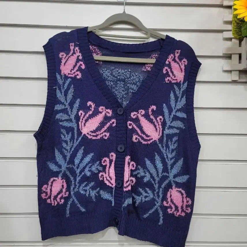 [BUNJANG] Floral Pattern V-Neck Knit Vest / #여성의류네이비 색상에 핑크와 블루 플라워 패턴이 매력적인 니트 조끼