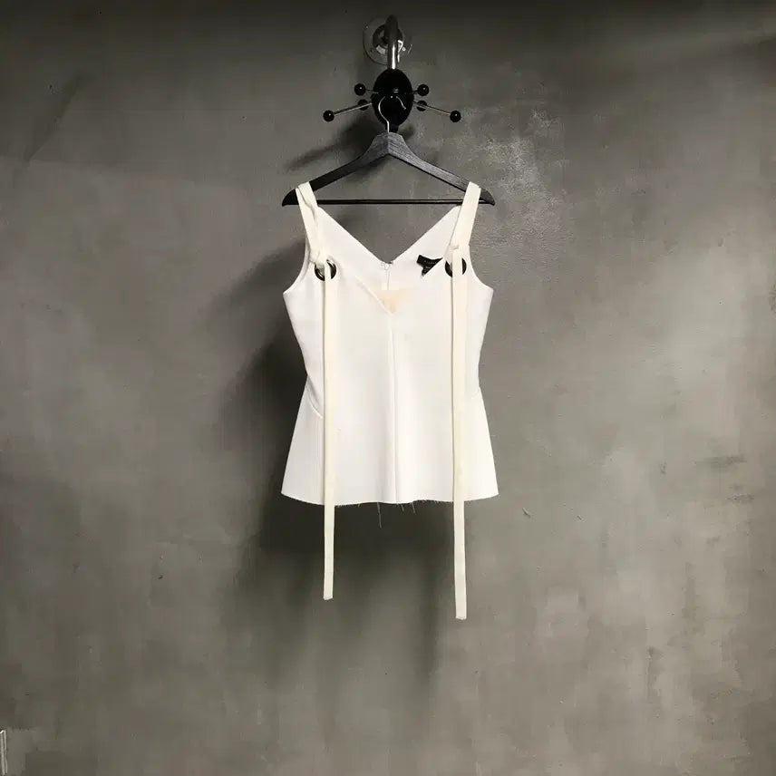 [BUNJANG] Ellery Sleeveless Top / 엘러리 슬리브리스 탑 새상품 8(W)