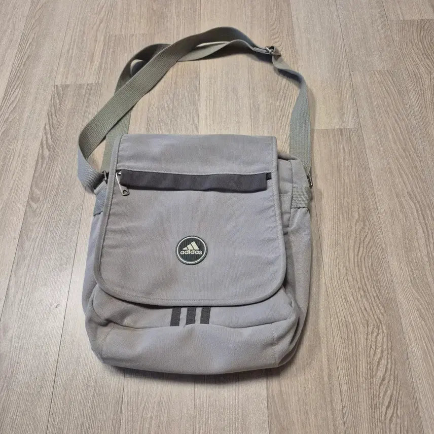 [BUNJANG] Adidas Messenger Bag Grey / 아디다스 메신저백 그레이