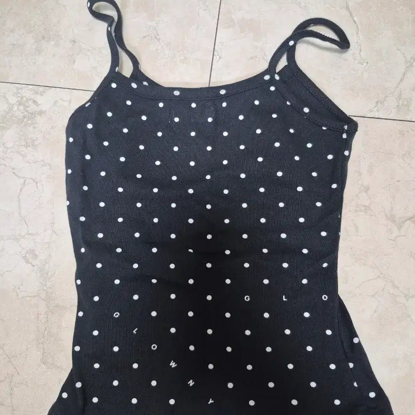 [BUNJANG] Glowny Sleeveless Top / 글로니 나시