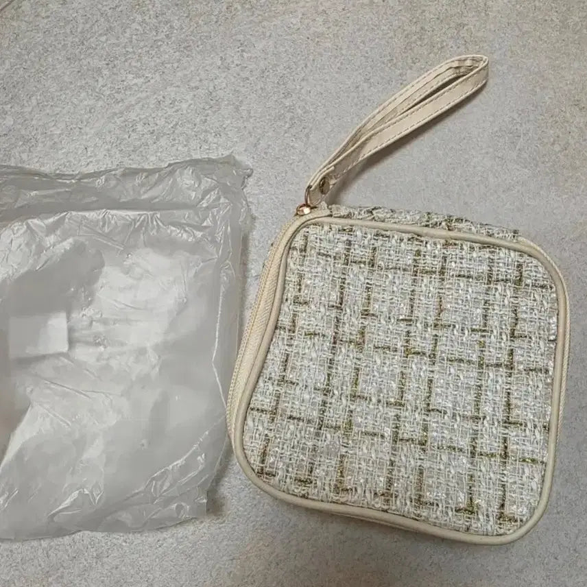 [BUNJANG] Hera Tweed Pattern Mini Pouch / 새상품) 헤라 트위드 패턴 미니 파우치
