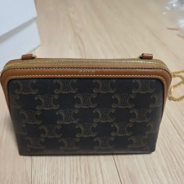 [BUNJANG] Celine Triomphe Canvas Lambskin Chain Clutch / CELINE 셀린느 체인 클러치 트리옹프 캔버스 램스킨