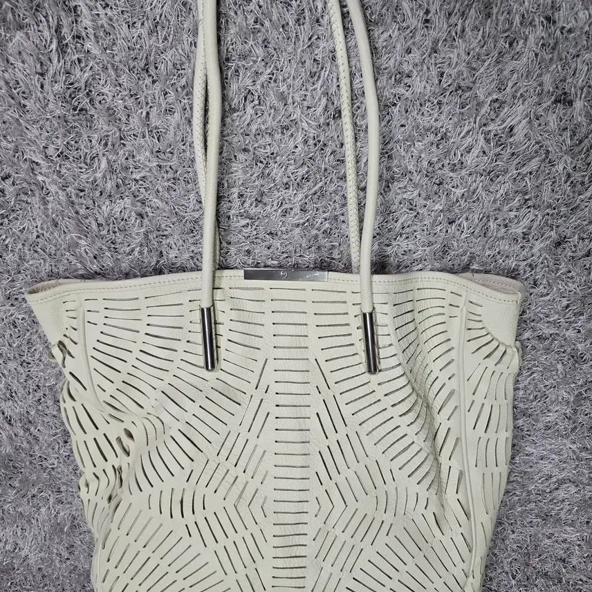 [BUNJANG] Alexander McQueen Laser Cut Leather Shoulder Bag / 알렉산더 맥퀸 레이저 컷 레더 숄더백
