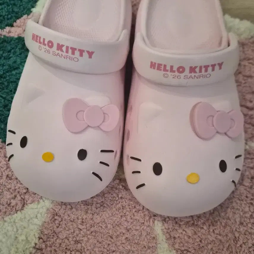 [BUNJANG] Hello Kitty Pink Sandals (250cm) / 헬로키티 핑크 샌들[250cm]