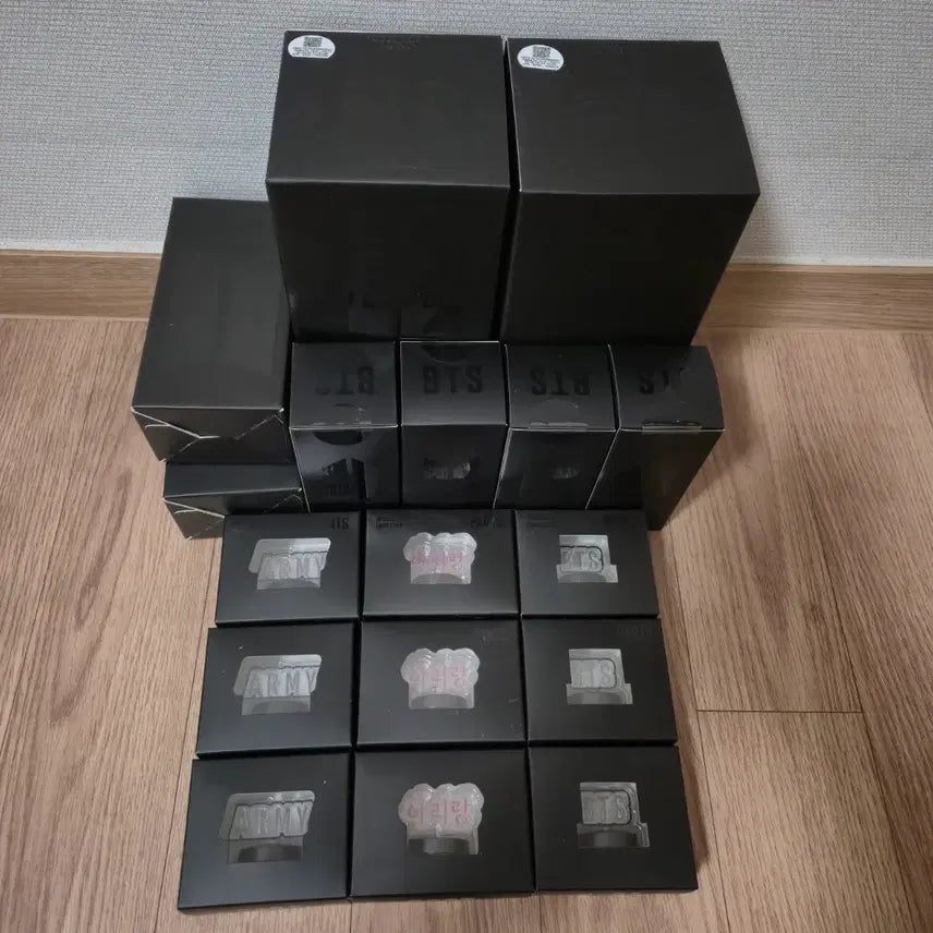 [BUNJANG] BTS Official Light Stick Ver. 4 Bundle Set / 방탄 BTS 응원봉 VER4 2개 + 크래들2 + 키링4 + 팟츠9