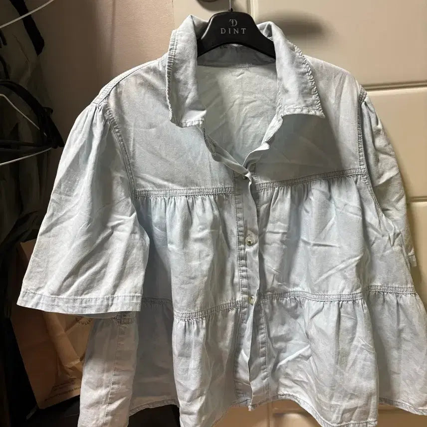 [BUNJANG] Light Wash Denim Frill Blouse / 연청 프릴 블라우스