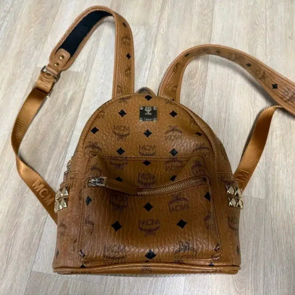 [BUNJANG] MCM Visetos Stark Mini Backpack Cognac Brown / MCM 비세토스 스타크 미니백팩 꼬냑 브라운