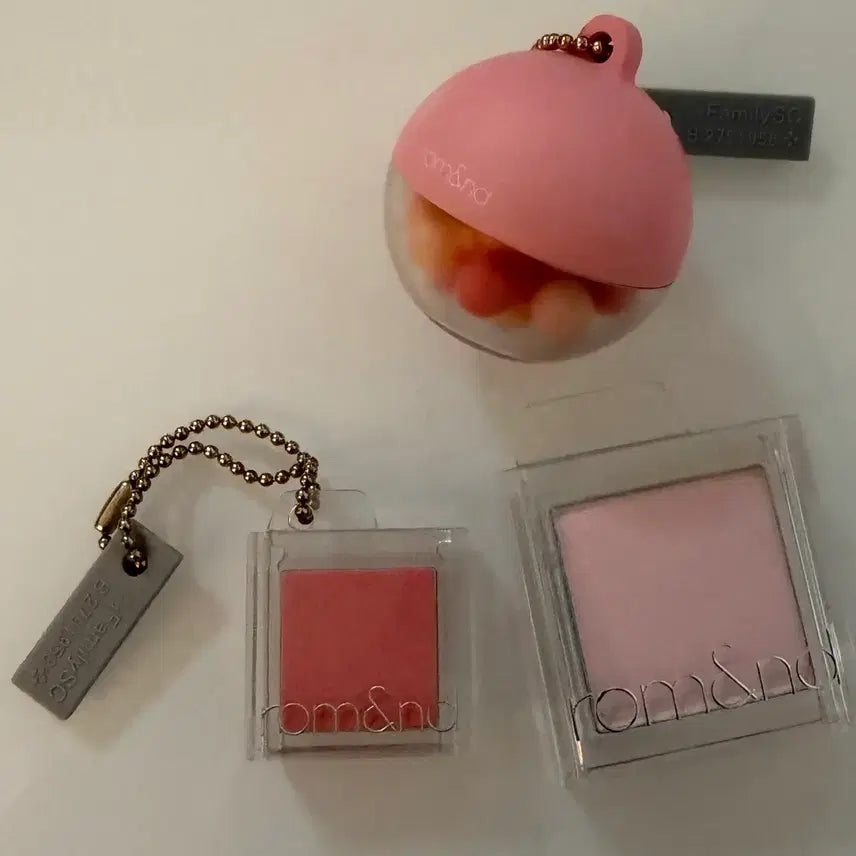 [BUNJANG] Rom&nd Cool Volumer & Cosmetics Keyring Gacha Set / 롬앤 쿨 볼류머 & 롬앤 화장품 키링 가챠 2종