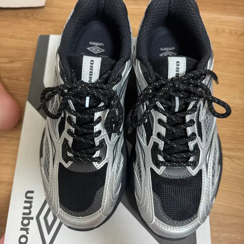 [BUNJANG] Umbro ETR-H Shoes - 255mm / 엄브로 신발 255 Size (1회 착용)  ETR-H