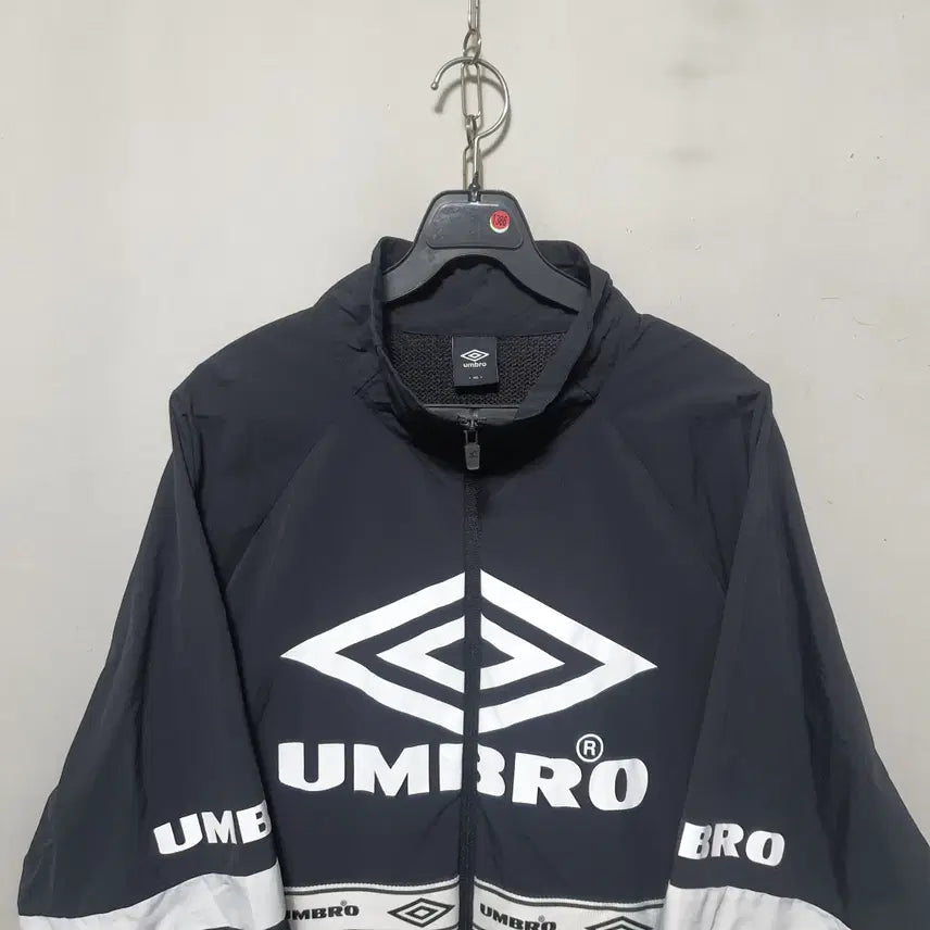 [BUNJANG] Umbro Men's Spring/Autumn Woven Windbreaker Jacket / 1386) 엄브로 남성 춘추 우븐 바람막이 L 21년식