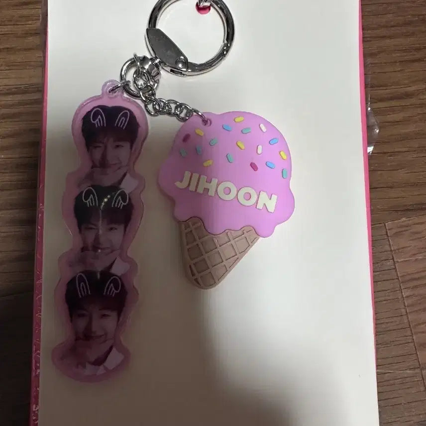 [BUNJANG] Park Jihoon 'Agungppang' Ice Cream Keychain / 박지훈 아궁빵 새상품