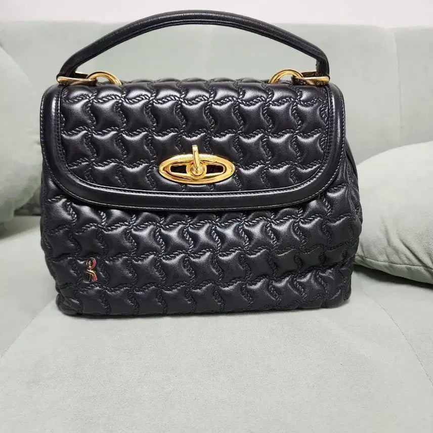 [BUNJANG] Roberto Cavalli Quilted Shoulder Bag Black / 정품)로베르토까발리 퀼팅 숄더백 블랙