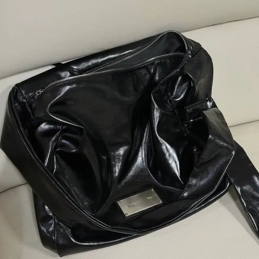 [BUNJANG] Matinkim Embossed Logo Leather Shoulder Bag / 마뗑킴 가방 엠보스드 로고 레더 숄더백 (단종)