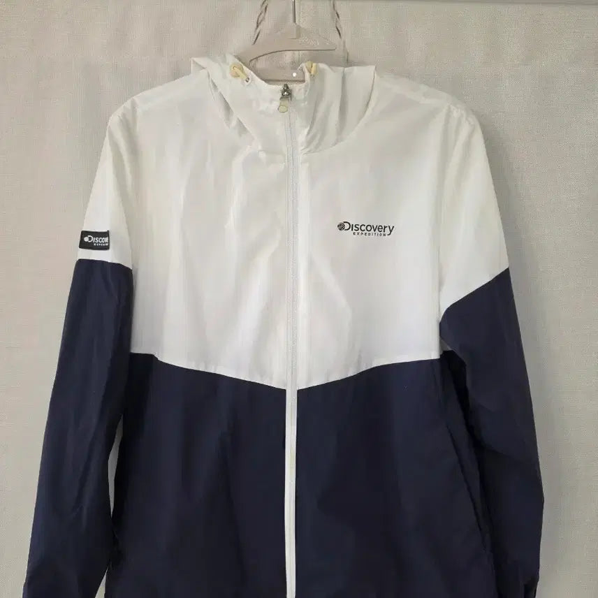 [BUNJANG] Discovery Expedition Windbreaker White/Navy Size 95 / 95)디스커버리 익스페디션 바람막이 화이트/네이비