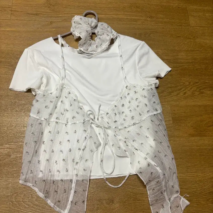 [BUNJANG] Flower Layered Camisole / 플라워 레이어드 끈나시