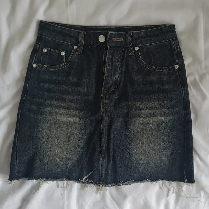 [BUNJANG] H-Line Black Denim Skirt (Size M) / H라인 흑청색 청치마(M 사이즈)
