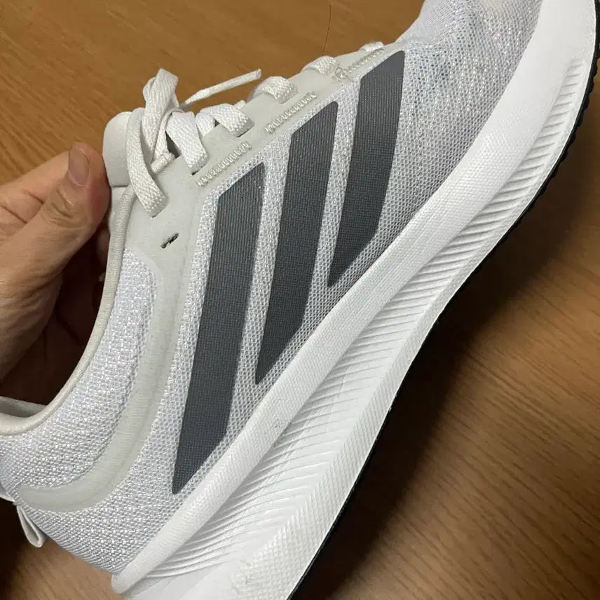 [BUNJANG] Adidas Athletic Shoes White 250 / 아디다스 운동화 화이트 250