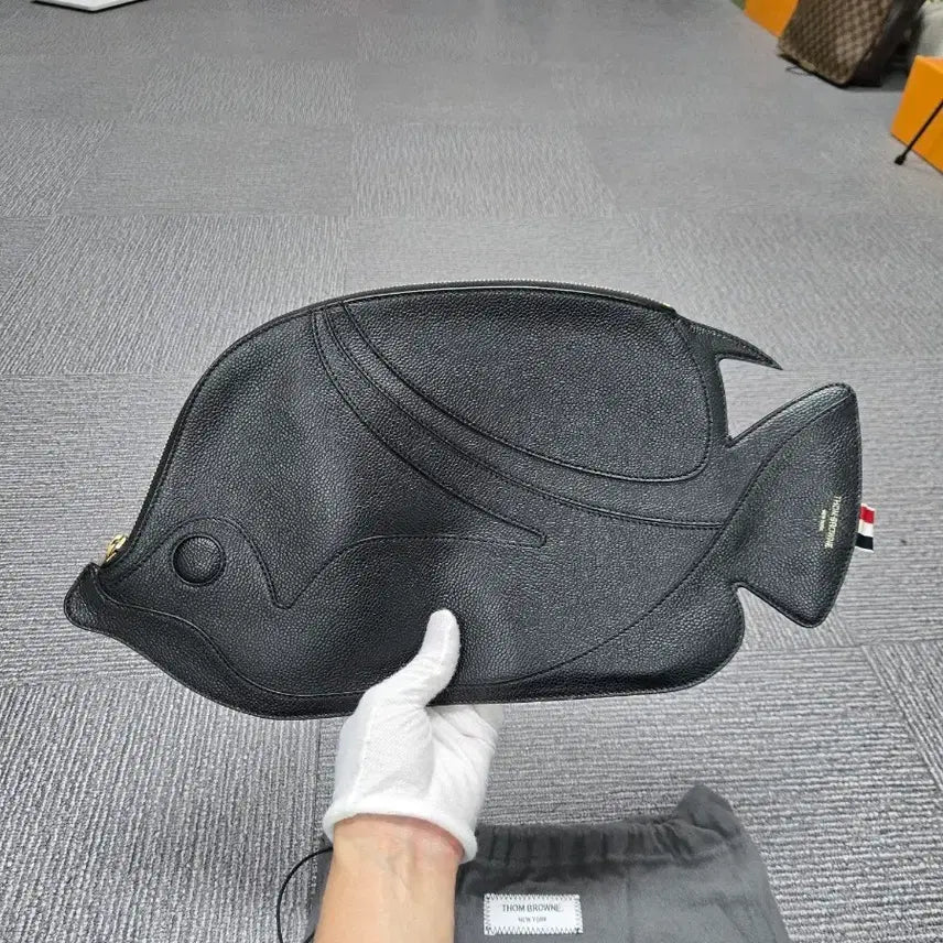 [BUNJANG] Thom Browne Fish Clutch Bag / [특가][정품] 톰브라운 피쉬 클러치백