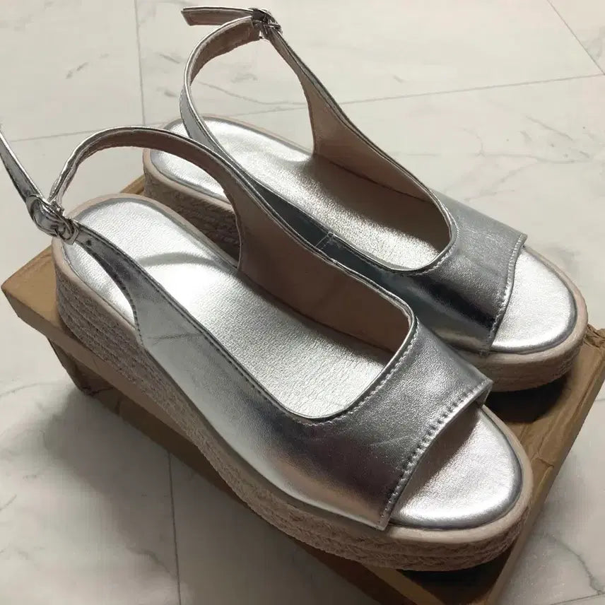 [BUNJANG] Silver Wedge Heel Sandals Size 36 (235-240) / (새상품)실버 통굽 웨지힐 샌들 36사이즈 235~340