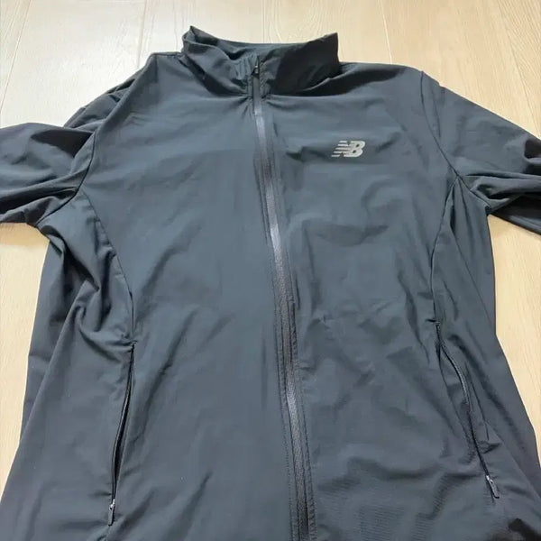 [BUNJANG] New Balance Black Windbreaker Jacket / 뉴발란스 검정 바람막이