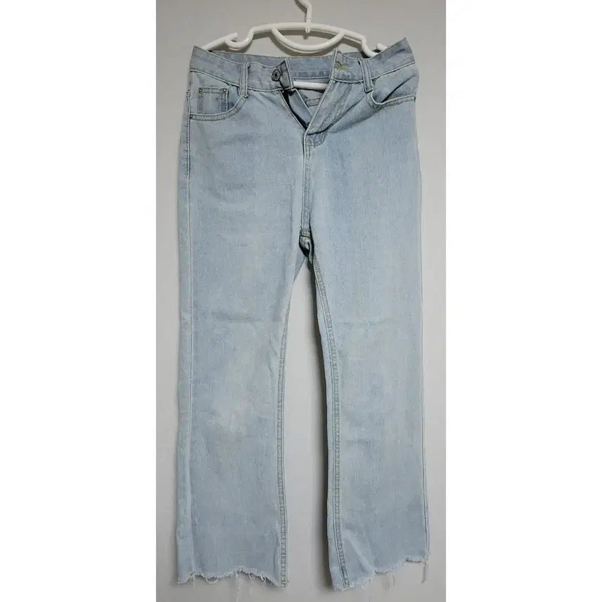 [BUNJANG] Light Wash Straight Fit Jeans (Size M) / 일자핏 연청색 청바지 (M 사이즈)
