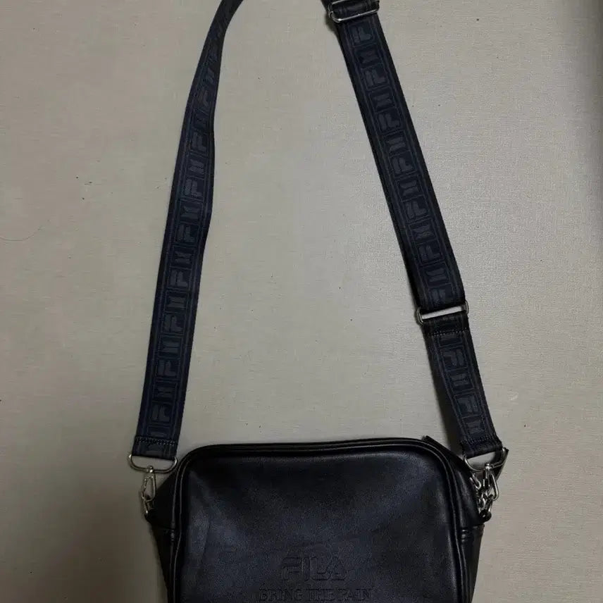 [BUNJANG] FILA Crossbody Bag / FILA 크로스백 (9537)