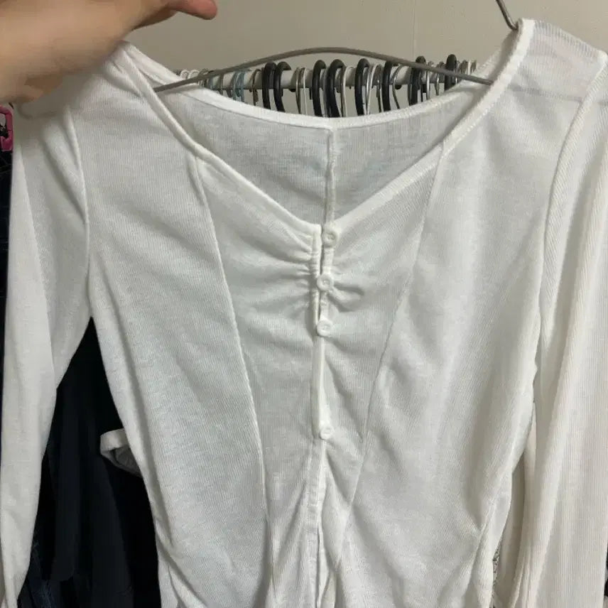 [BUNJANG] White Shirring V-Neck Cardigan / 화이트 셔링 브이넥 가디건