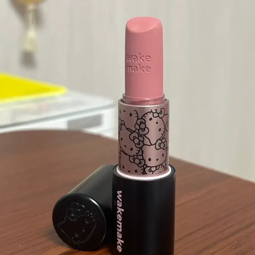 [BUNJANG] WAKEMAKE Soft Blurring Balm Silence Hello Kitty Edition / 웨이크메이크 소프트블러링 밤 사일런스 (헬로키티)