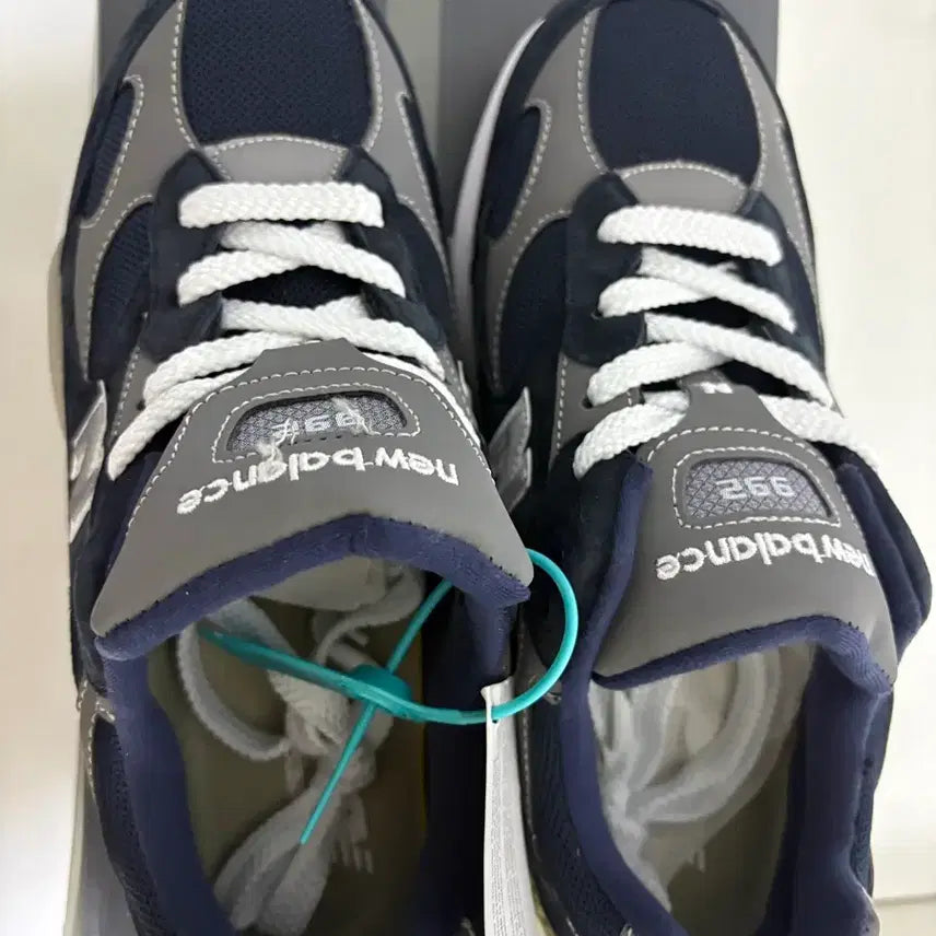 [BUNJANG] New Balance 992 Navy Grey Sneakers 255 / 뉴발란스 992 네이비 그레이 스니커즈 255