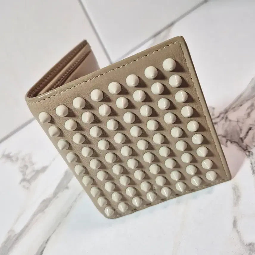 [BUNJANG] Christian Louboutin Pharos Studded Wallet / (정품) 루부탱 스파이크 파로스 스터드 지갑 여성명품 지갑