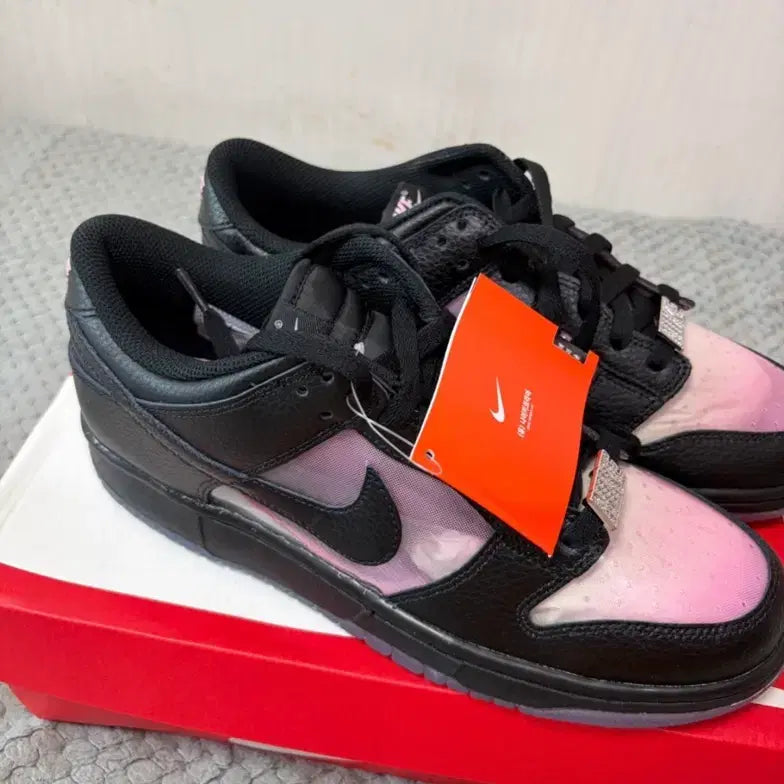 [BUNJANG] Nike Dunk Low Black And Pink Rise / 나이키 덩크 로우 블랙 앤 핑크 라이즈