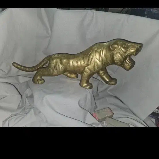 [BUNJANG] Large Brass-Colored Tiger Sculpture 42cm / 대형 황동빛 호랑이 조각상 42cm 1.7kg 풍수.인테리어 장식품